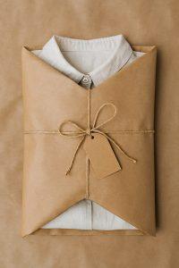 بسته بندی لباس با کاغذ کرافت